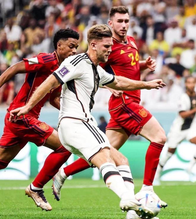 莫雷托：那不勒斯想在冬窗从罗马引进洛伦佐-佩莱格里尼（莫雷托称那不勒斯有意在冬窗从罗马签下洛伦佐-佩莱格里尼）