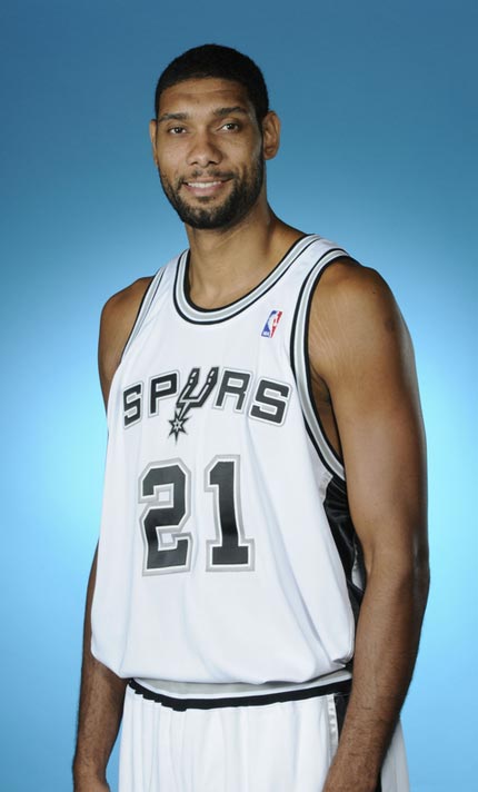 球队在最关键时刻站了出来（关键时刻，球队挺身而出）