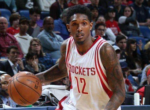 阿森纳主场遭维拉逆转，失去三分，表现不佳，球迷失望。（阿森纳主场被维拉翻盘，三分尽失，低迷表现令球迷沮丧）