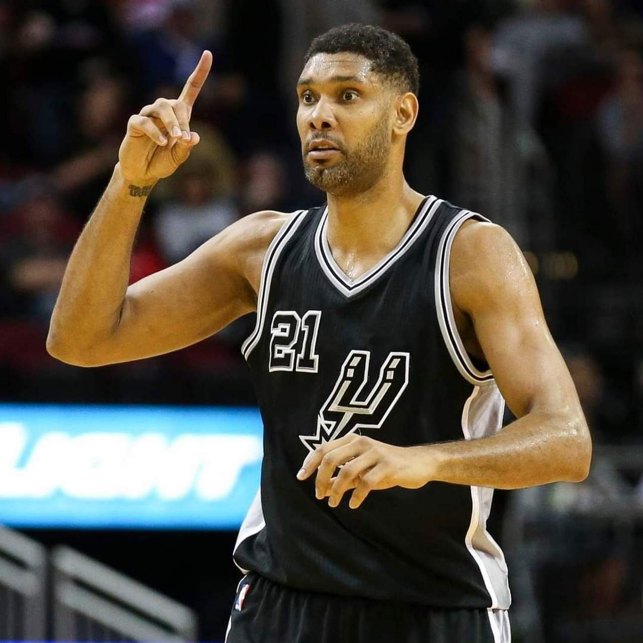 西甲：皇马客场1-1战平比利亚雷亚尔（西甲：皇马客场1-1与比利亚雷亚尔握手言和）