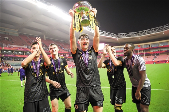 弗里克谈巴萨伤病危机，18岁库巴西创西甲传球纪录（弗里克解读巴萨伤病潮，18岁库巴西刷新西甲传球纪录）