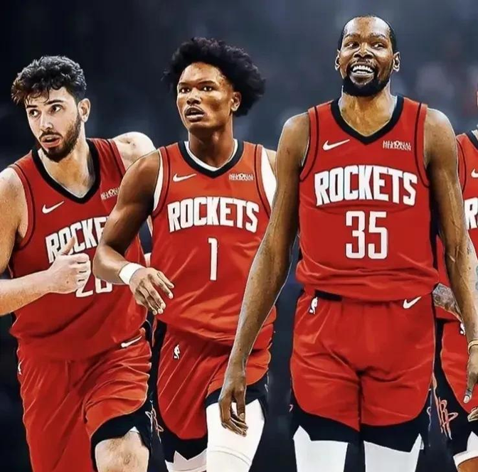 尤文发售圣诞节相关产品，毛衣售价39.9欧元，帽子16.9欧（尤文推出圣诞周边：毛衣39.9欧，帽子16.9欧）