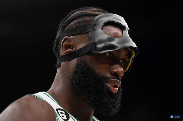 NBA：勇士击败森林狼 库里三分火力全开（NBA：勇士击退森林狼 库里三分如雨）