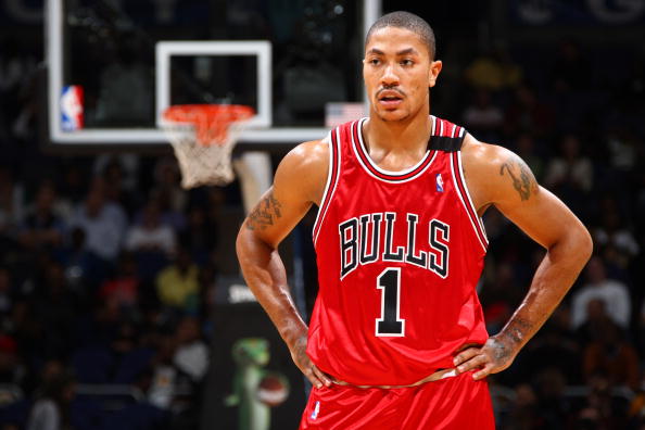 足球中超队长带伤上阵，拼劲获赞（中超队长带伤出战，顽强拼搏赢称赞）