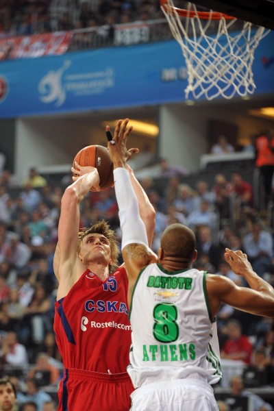 29分大败想起他了？湖人球迷群体高呼勒布朗！美网友让东里给老詹道歉（29分惨败后，湖人球迷齐呼勒布朗，美网友要求东里向老詹致歉）