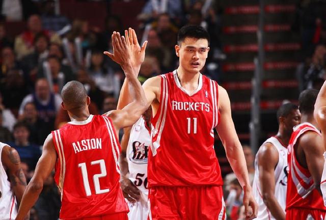 火箭需要交易补强，他们应该如何交易，让阵容更加强大？（火箭如何通过交易补强，打造更具竞争力的阵容？）