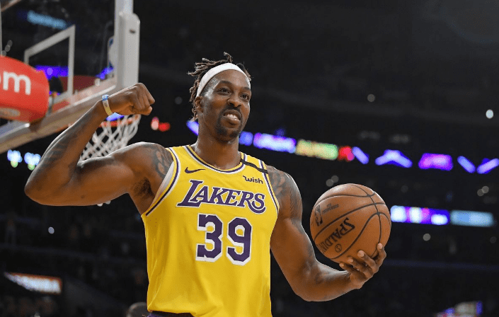 皇马战力全面评测：姆巴佩闪耀圣母大教堂，库尔图瓦再展门神风采（皇马实力全方位解析：姆巴佩点亮圣母大教堂，库尔图瓦再现门神本色）