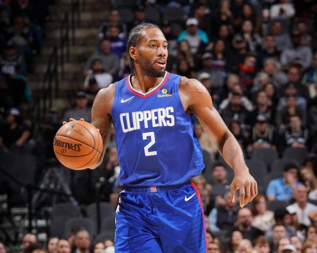 球迷：今天这队真的帅疯了（球迷沸腾：这队今天帅翻天）