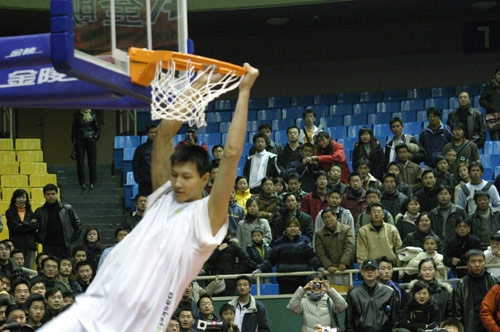 英超第14轮： 范戴克失误致丢球维尔茨造乌龙 利物浦1-1桑德兰（英超第14轮：范戴克失误送礼、维尔茨逼出乌龙，利物浦1-1战平桑德兰）