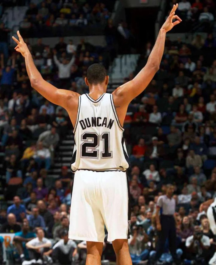 阿森纳vs拜仁：萨卡、埃泽首发，凯恩、奥利塞、卡尔出战（阿森纳战拜仁：萨卡、埃泽进入首发，凯恩、奥利塞、卡尔确认出战）